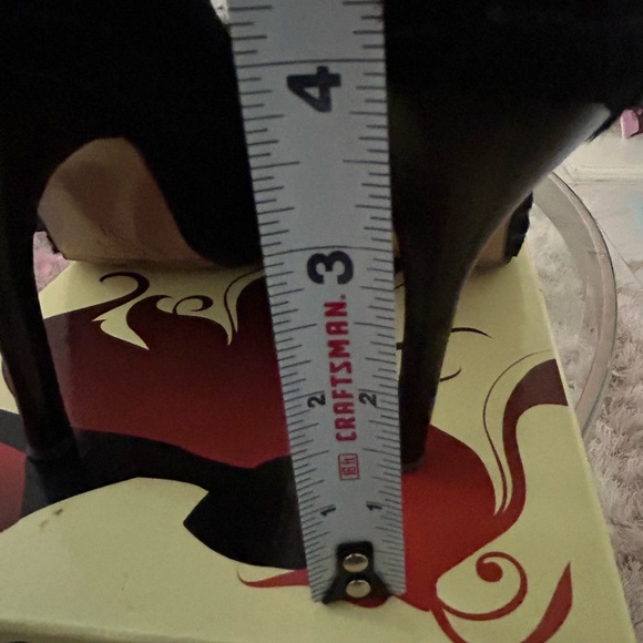 Ladies Shoes - Picture 4 of 5